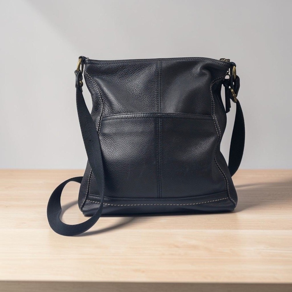 The Sak Iris Black Pebbled Leather Crossbody Bag Adjustable Strap Zip Top